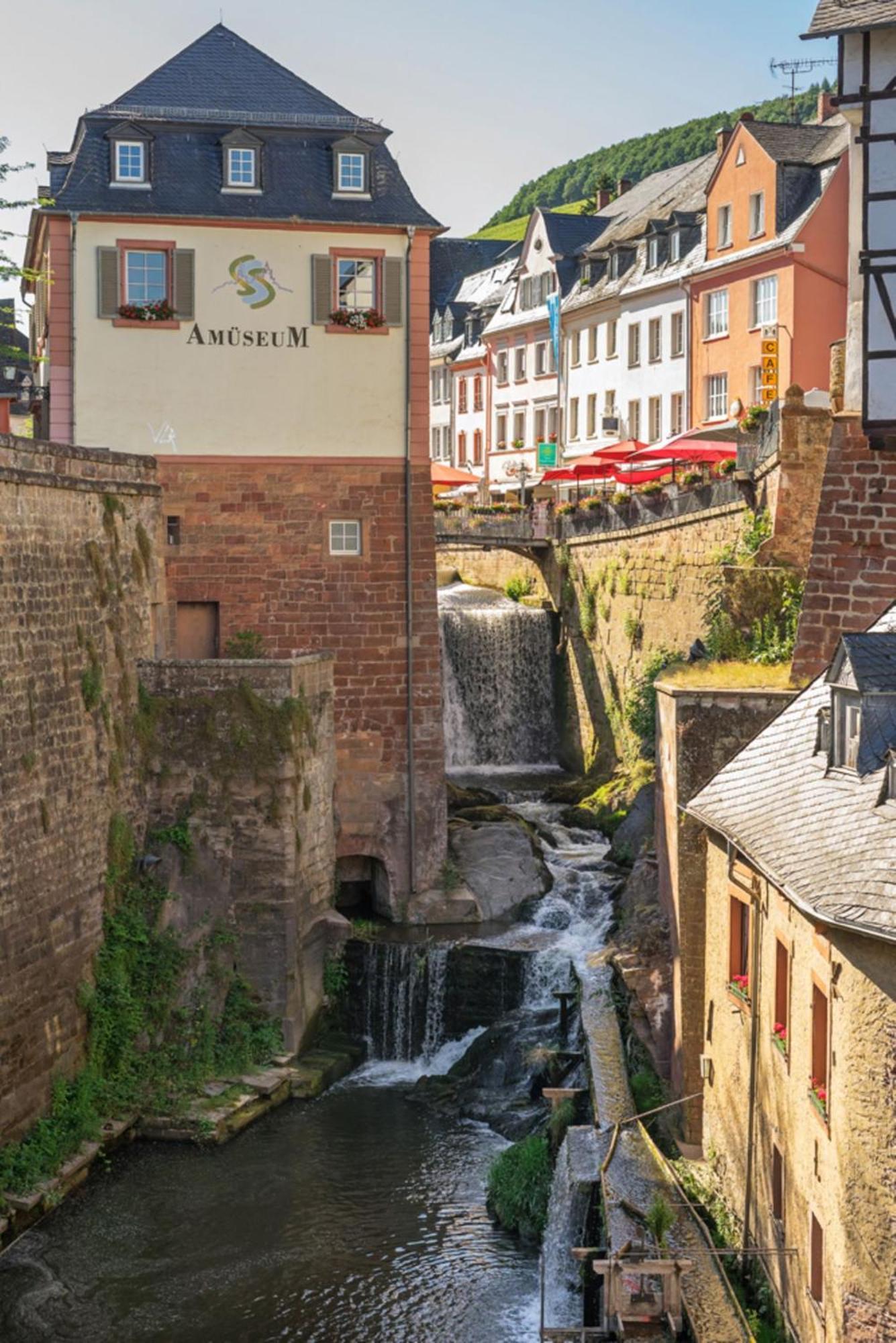 Luxurioese Ferienwohnung Mit Wellness Oase Saarburg Buitenkant foto
